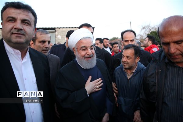 حضور رئیس جمهوری در جمع مردم روستای سیل زده کردخیل مازندران