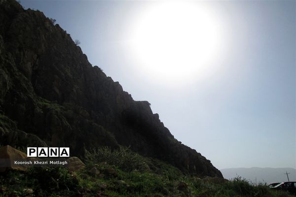 طبیعت آفتابی کازرون و جاده دوان بعد از بارندگی‌های شدید اخیر