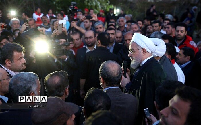 بازدید روحانی از مرکز مانیتورینگ سازمان آب و برق استان خوزستان