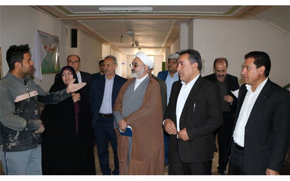 بازدید معاون حقوقی و امور مجلس وزیرآموزش و پرورش از مدارس آسیب دیده سیل اخیر شیراز