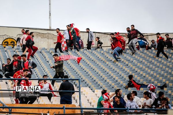 در حاشیه دربی 89