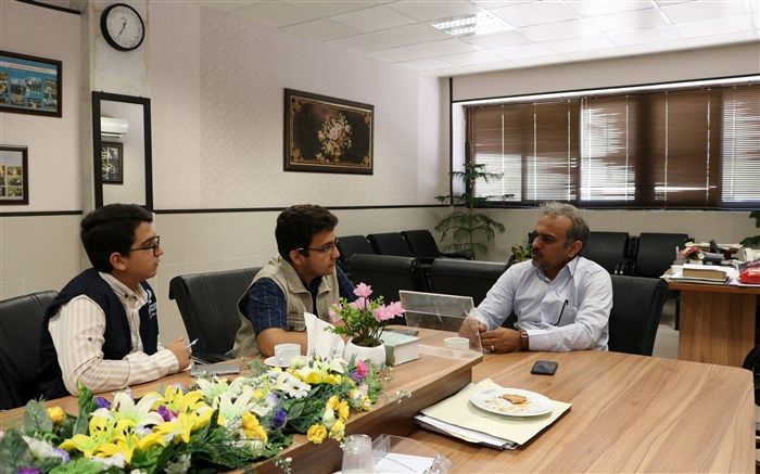 تامین بخشی از لوازم التحریر دانش آموزان سیل زده توسط سازمان دانش آموزی فارس