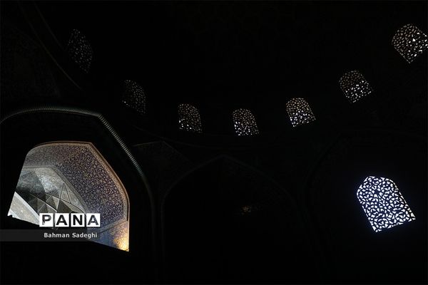 مسجد شیخ لطف‌الله میزبان گردشگران نوروزی