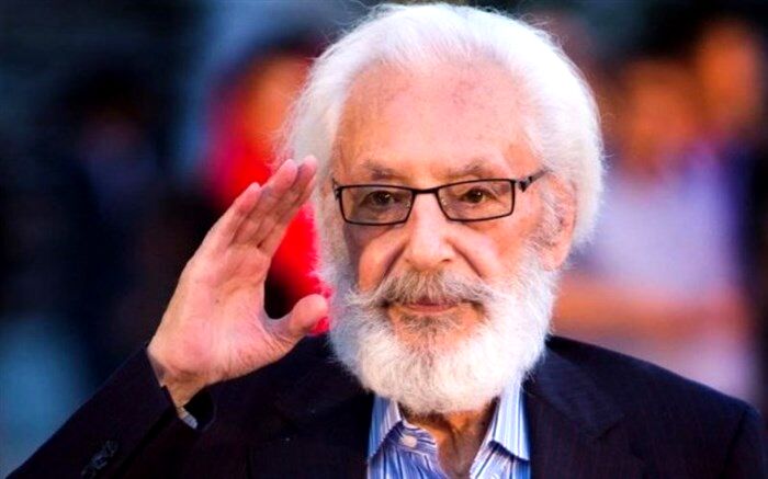 پیکر جمشید مشایخی از مقابل تالار وحدت تشییع می‌شود