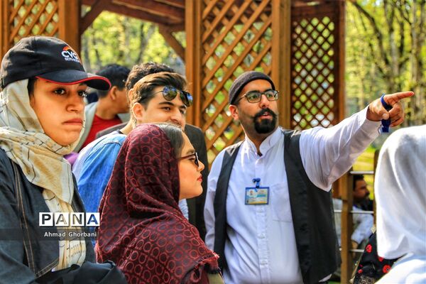 حضور گردشگران خارجی در تور نوروزی ساری‌گردی
