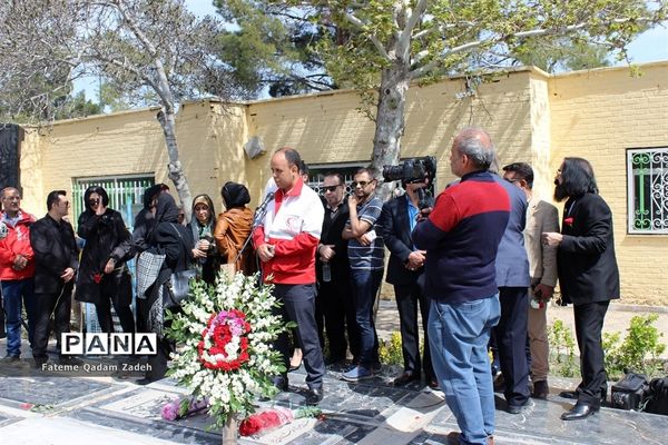 گردهمایی انجمن هنرمندان ایران در قطعه هنرمندان بهشت زهرا(س)