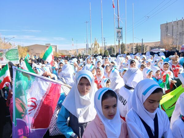 حضور پرشور فرهنگیان و دانش‌آموزان چاراویماق در یوم‌الله  ۱۳ آبان