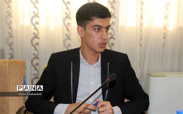 هم دردی نماینده دانش آموزان استان همدان در مجلس دانش آموزی کشور با هم وطنان سیل زده