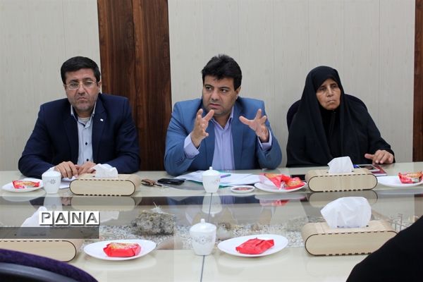 جلسه هماهنگی پوشاک و لباس فرم دانش‌آموزی اداره کل آموزش و پرورش استان بوشهر