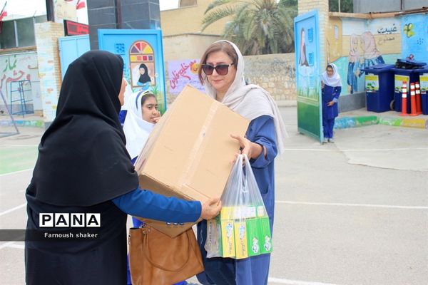 مدرسه مصلحیان شهرستان بوشهر کمک به سیل زدگان