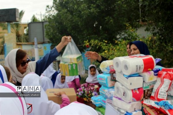 مدرسه مصلحیان شهرستان بوشهر کمک به سیل زدگان