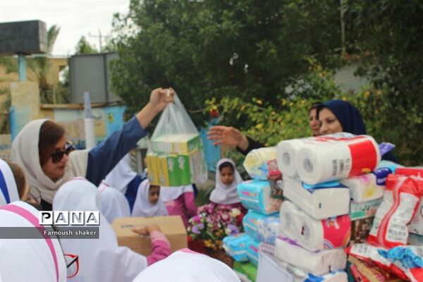 مدرسه مصلحیان شهرستان بوشهر کمک به سیل زدگان