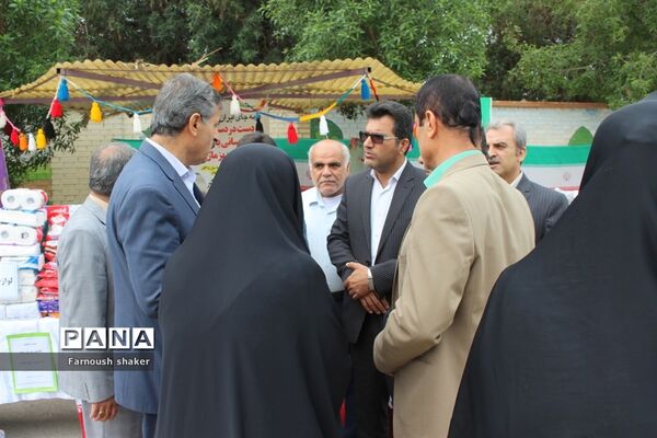 مدرسه مصلحیان شهرستان بوشهر کمک به سیل زدگان