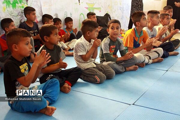 حضور رییس سازمان دانش آموزی خوزستان و مربیان پیشتاز در ارودگاههای اسکان سیل زدگان  حمیدیه