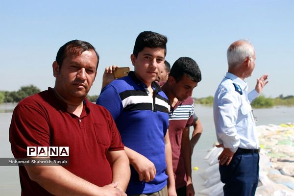 حضور رییس سازمان دانش آموزی خوزستان و مربیان پیشتاز در ارودگاههای اسکان سیل زدگان  حمیدیه