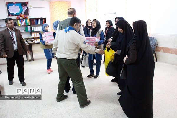 حضور رییس سازمان دانش آموزی خوزستان و مربیان پیشتاز در ارودگاههای اسکان سیل زدگان  حمیدیه