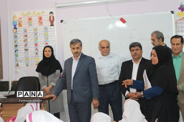 بازدید مدیرکل آموزش و پرورش استان بوشهر از دبستان مصلحیان