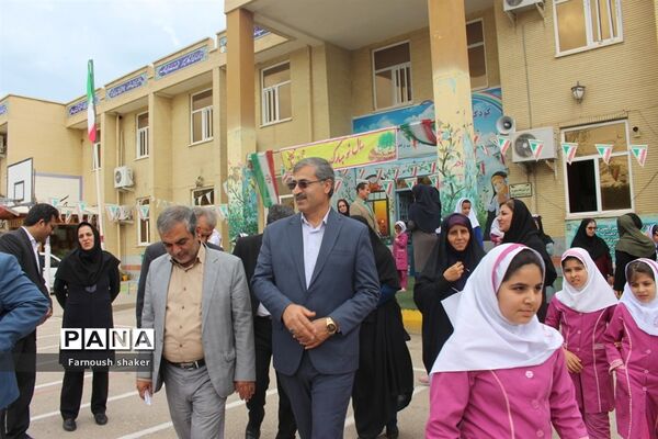 بازدید مدیرکل آموزش و پرورش استان بوشهر از دبستان مصلحیان