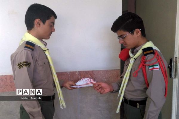 توزیع سیصد پاکت دریافت کمک‌های نقدی اولیا و دانش‌آموزان هنرستان البرز به سیل‌زدگان