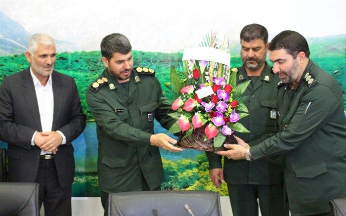 مدیر کل آموزش و پرورش کهگیلویه و بویراحمد  با فرمانده سپاه فتح دیدار کردند