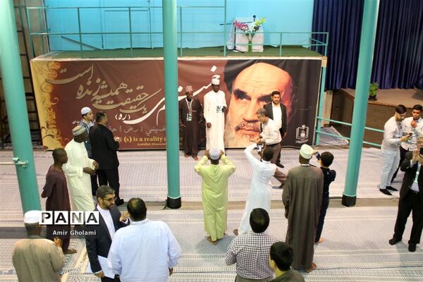 بازدید شرکت کنندگان ششمین دوره مسابقات بین المللی قرآن کریم از حسینیه جماران