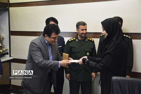 تجلیل مدیرکل آموزش و پرورش به همراه خبرنگاران پانا از مسئولان ارشد سپاه پاسداران