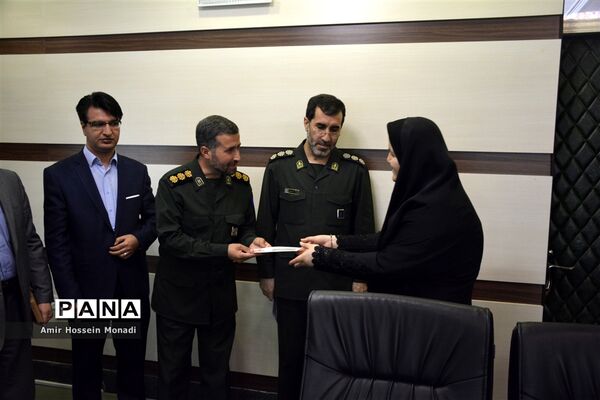 تجلیل مدیرکل آموزش و پرورش به همراه خبرنگاران پانا از مسئولان ارشد سپاه پاسداران