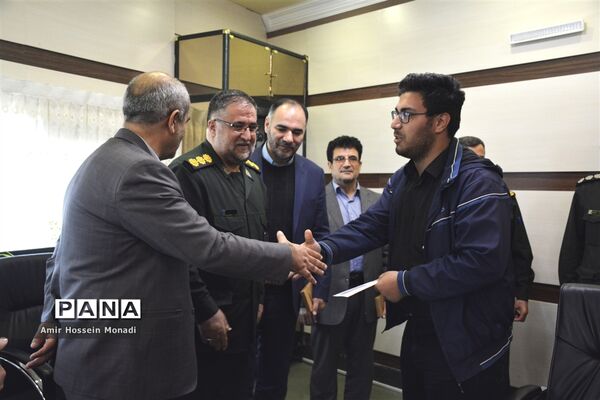 تجلیل مدیرکل آموزش و پرورش به همراه خبرنگاران پانا از مسئولان ارشد سپاه پاسداران