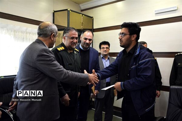 تجلیل مدیرکل آموزش و پرورش به همراه خبرنگاران پانا از مسئولان ارشد سپاه پاسداران