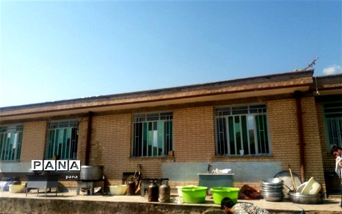توزیع روزانه 2000 غذا در پلدختر توسط فرهنگیان تهرانی