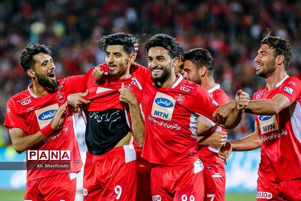 دیدار تیم‌های فوتبال پرسپولیس و سایپا