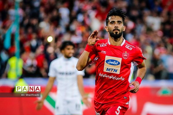 دیدار تیم‌های فوتبال پرسپولیس و سایپا