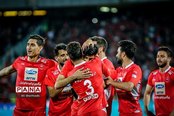 دیدار تیم‌های فوتبال پرسپولیس و سایپا