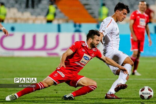 دیدار تیم‌های فوتبال پرسپولیس و سایپا
