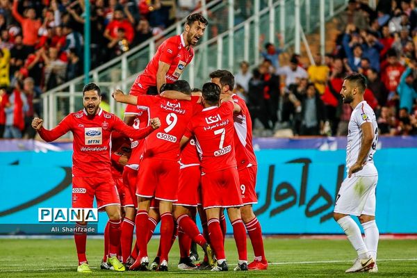 دیدار تیم‌های فوتبال پرسپولیس و سایپا