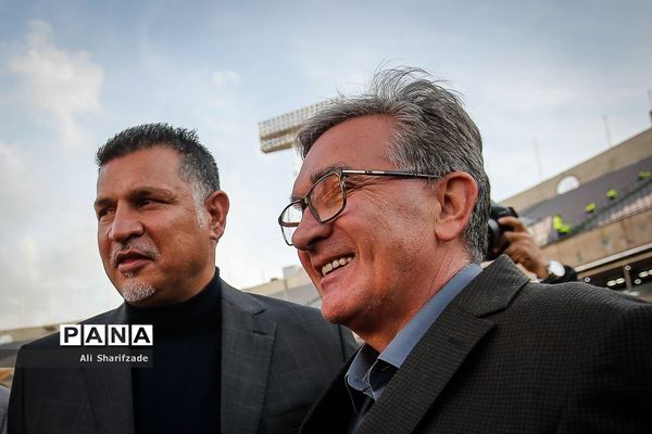 دیدار تیم‌های فوتبال پرسپولیس و سایپا