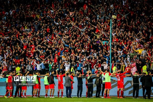 دیدار تیم‌های فوتبال پرسپولیس و سایپا