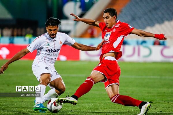 دیدار تیم‌های فوتبال پرسپولیس و سایپا