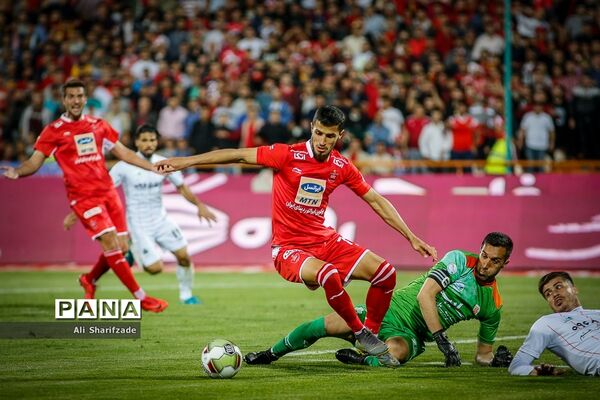 دیدار تیم‌های فوتبال پرسپولیس و سایپا