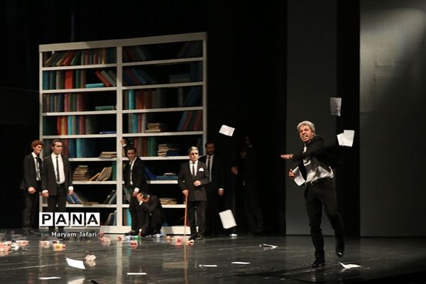 اجرای نمایش «سقراط»