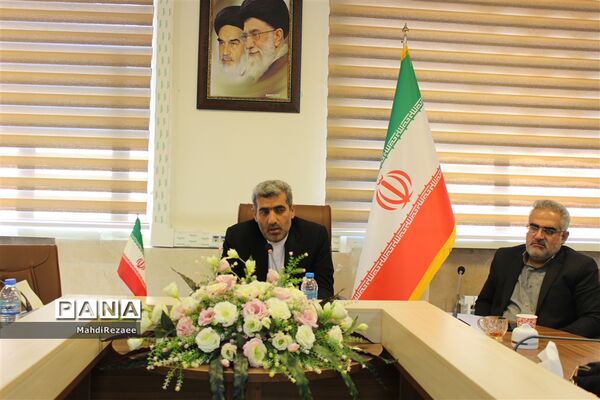 نشست تشکل‌های دانش‌آموزی با مدیرکل آموزش و پرورش استان البرز