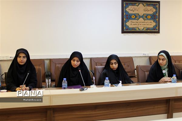 نشست تشکل‌های دانش‌آموزی با مدیرکل آموزش و پرورش استان البرز