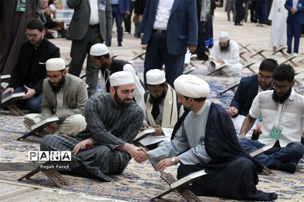 تجدید میثاق شرکت کنندگان مسابقات بین المللی قرآن کریم با آرمان های امام خمینی (ره)