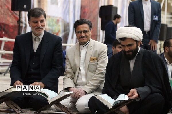 تجدید میثاق شرکت کنندگان مسابقات بین المللی قرآن کریم با آرمان های امام خمینی (ره)