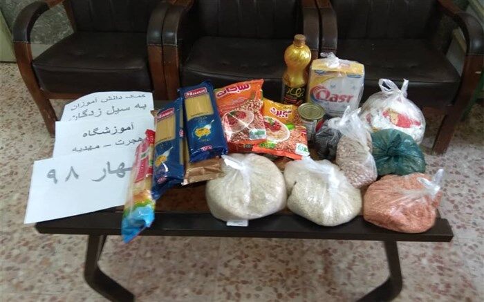 ارسال کمک های دانش آموزان آموزشگاه هجرت-مهدیه شهرک شهید محمدی شهرستان گتوند    