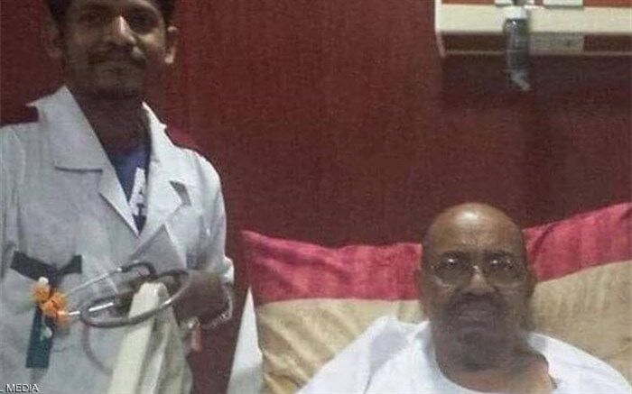 اولین عکس منتشر شده از عمرالبشیر پس از سرنگونی