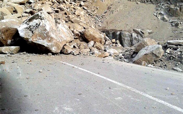 هشدار هواشناسی مازندران:  احتمال ریزش سنگ در محورهای کوهستانی استان