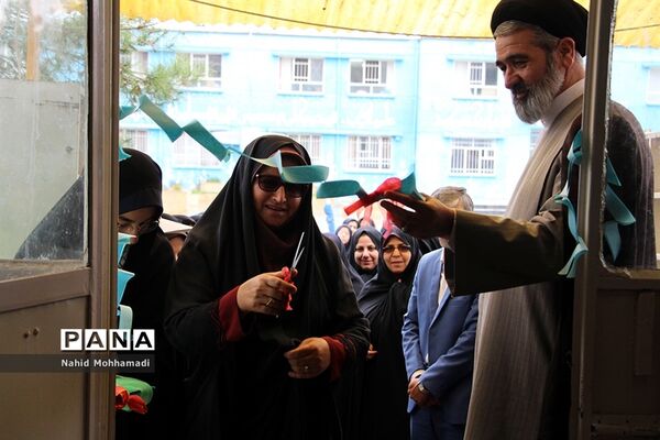 نمایشگاه عفاف و حجاب در دبیرستان نمونه تقوی شهرستان بیرجند