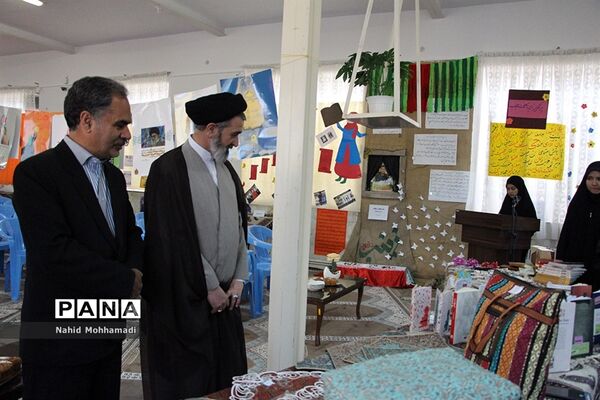 نمایشگاه عفاف و حجاب در دبیرستان نمونه تقوی شهرستان بیرجند