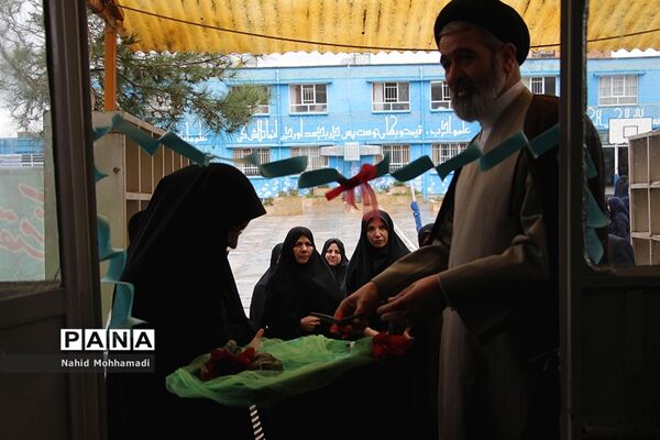 نمایشگاه عفاف و حجاب در دبیرستان نمونه تقوی شهرستان بیرجند